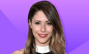 Amanda Crew