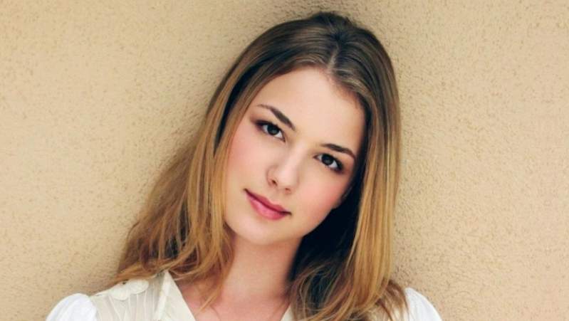 Emily VanCamp Body Measurements, Height, Weight, Bra Size, Shoe Size