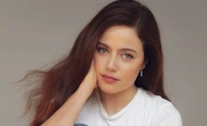 Molly Gordon