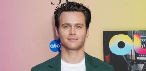 Jonathan Groff
